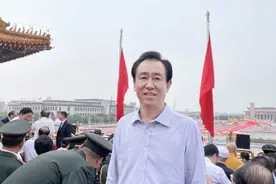 受邀观礼的两个福建富豪，一个资产1千亿，另外一个资产2千亿图片