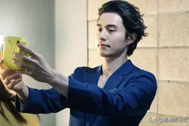 李栋旭多种西装搭配，你接受他是西装花美男么？图片