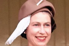 英王室帽子大赏：女王的典雅，戴妃的惹人怜爱，这两姐妹的太奇葩图片