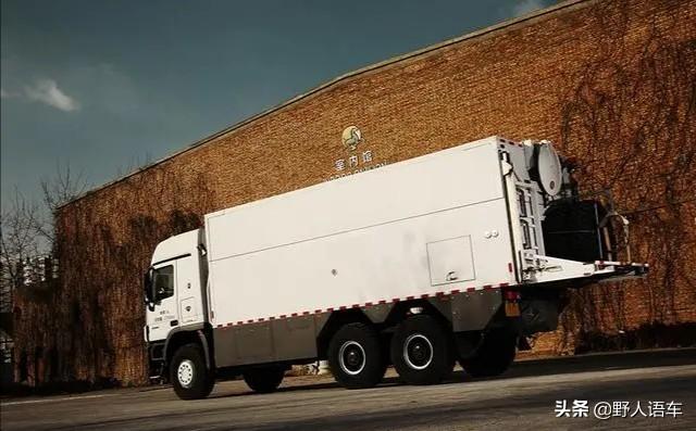 移动的行宫！Unicat六驱越野房车可睡8人带loft设计，土豪的玩具