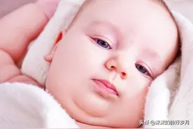 粉粉嫩嫩的小宝宝，常常让人爱不释手，但这样的爱要不得图片