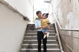 68厘米高姑娘17岁当老板，嫁帅丈夫，如今买房买车幸福如初图片