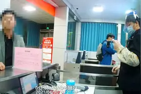 男子饮1斤多白酒后暴力袭警被刑拘，酒醒之后后悔不已：醉酒真害人图片