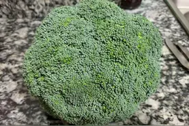 炒西兰花时“焯水”好吃，还是直接炒好吃，很多人一直做错了图片