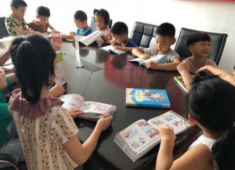 孩子的童年需要经典的寓言故事来充实，这会对他们的人生有启发