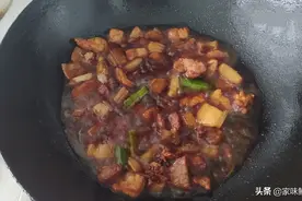 给朋友露一手，家常版豆角炖菜，闻着香吃着爽，朋友说一盘不够吃图片