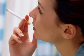 喝酒、吸烟对比，哪个对身体伤害性更大？专家给出了你想要的答案图片