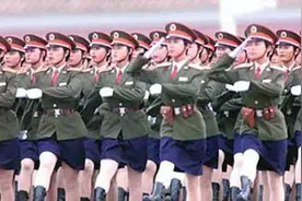 1999年国庆阅兵场上的双胞胎“姐妹花”现状如何？图片