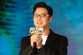 王迅当选四川文联副主席！西装革履变帅气，娶小18岁娇妻婚姻幸福图片