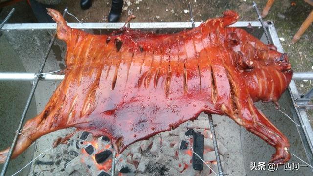 世界长寿之乡美食之：烤香猪