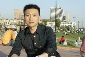 《新闻联播》主播康辉：母亲带着遗憾离世，他和妻子含泪弥补图片