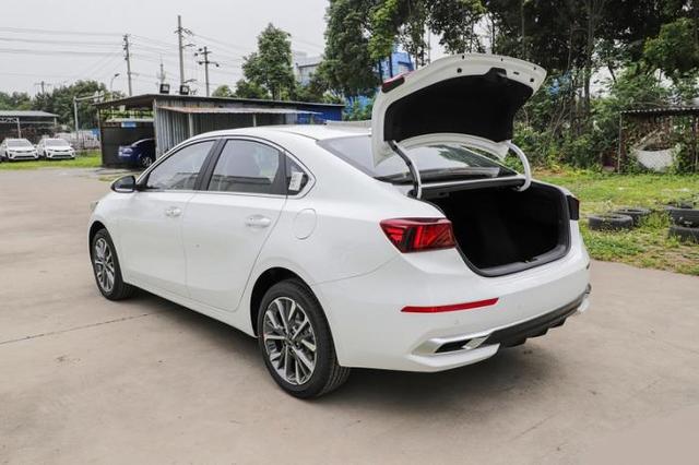 油耗堪比日系，配置不输国产，定价不高优惠大，起亚K3值得买吗？