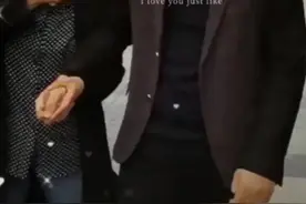 一次抓住妈妈的手，用一生护你周全图片