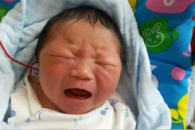 宝宝出生后，家长要知道“5件事”不能做，不然对宝宝发育有影响图片