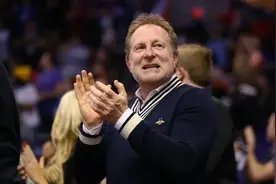 NBA联盟头号铁公鸡——太阳老板萨沃尔图片