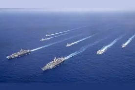 美媒：美国在中国航母计划演习的地区，组成双航母编队图片