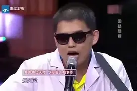 会模仿中外60多位名人的盲人按摩师，最牛模仿让观众掌声不断图片