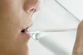 每天8杯水的好处图片