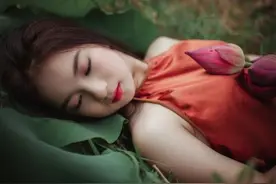 两性交往，追上五六十岁的女人不用费劲，用这3个技巧就足够了图片