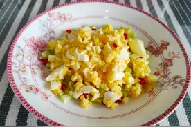 山东小吃鸡蛋拌蒜，大师姐亲自掌勺，原来鸡蛋可以这样做，真香图片