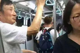 任正非车子路边抛锚，交警问司机在哪？他的回答很有趣图片