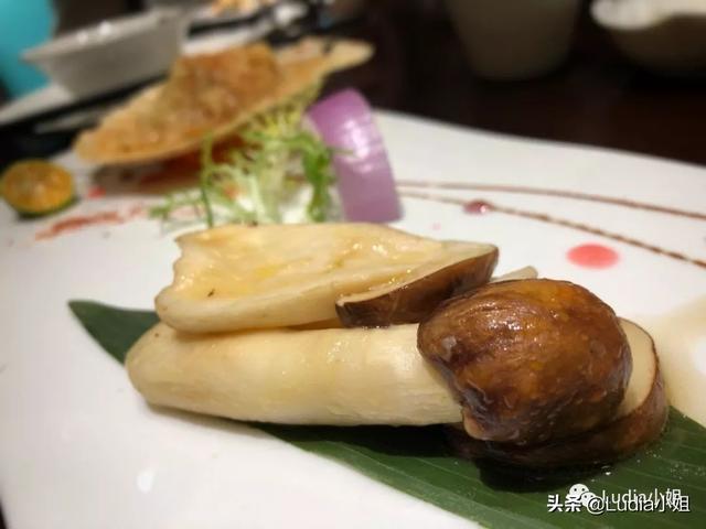 花胶乌鸡炖天山雪莲 花胶炖乌鸡的功效