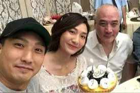他是“尹仲”徐少强，后终娶小30岁美娇妻，晚年为儿拍戏惹心酸图片