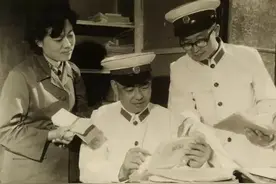 1980年，飞贼偷10万元，男扮女装乘火车潜逃，为何被警察识破身份图片