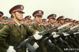 中国购买瓦良格号航母，邻国俄罗斯，当时到底什么态度？图片