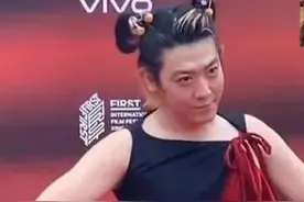 群魔乱舞太放飞，明星夸张又尴尬的红毯造型，咱能不这样吗？图片