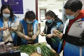 元宝饺子、柳叶饺子、月牙饺子……汇聚在一个盘子里~图片