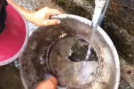 野外捡回破铝盆，二话不说就修补，这补盆手艺如今难得一见视频封面