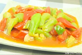 厨师长分享烧丝瓜的家常做法，学会这几个技巧，丝瓜翠绿不发黑图片