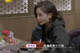 王子文首次承认已当妈，曝光与儿子亲密合照，但否认曾经结婚图片