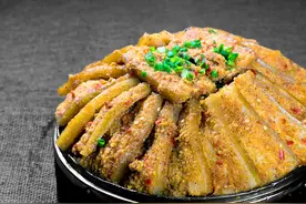 粉蒸肉不能直接上锅蒸，学会2个技巧，五花肉酥烂入味不夹生图片