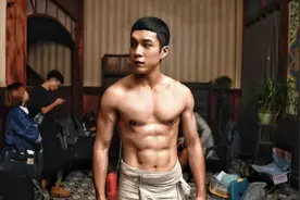 男版张雨绮靠肉体出圈，帅气外表迷人身材圈粉无数，一般人难匹敌图片