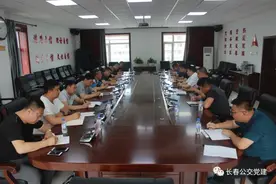 针对营运车辆猛起步、狠刹车、不礼让斑马线、不规范进站等个别现象 长春公交集团召开营运和安全专项会议图片