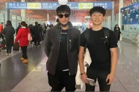 陈坤儿子为父庆生，18岁长相憨厚身材壮硕，网友：颜值没爸爸高图片