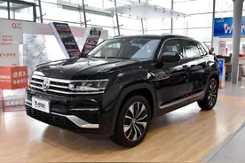 循规蹈矩的大众也玩起了新花样，看着有面子，实拍大众途昂X图片