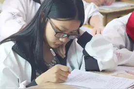 有家长称应该禁止高中生上晚自习，教育局回应了，是好还是坏？图片