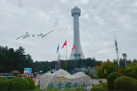 游客在吉林延边旅游，发现山上好多石头堆，不禁疑惑：这是什么？图片