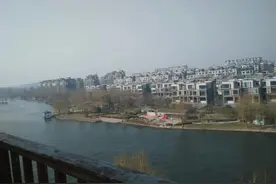 郑州的思念果岭，一汪清水图片