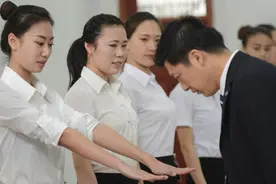 部分985、211毕业生，正在变成“高学历穷人”，这种现象值得警惕图片