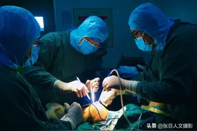 一把手术刀陪伴我几十年 治愈病人千千万 人送绰号“骨科一把刀”图片