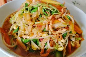 白菜肉丝炒芽菜，这样做的什锦小炒清脆鲜爽营养好吃老少皆宜美食图片