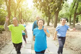 每天坚持走路锻炼的人，最后都怎么样了？恭喜，5个好处不请自来图片