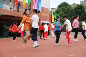家长“比孩子还激动”忍不住发朋友圈 这所学校的体育节让城北沸腾图片