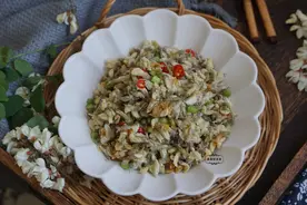 4月槐花满城香，蒸一蒸，拌一拌，简单易做，好吃不上火图片