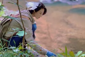 张馨予分享野外历险记，自曝满身被咬包，上演徒手抓蛇胆超大图片