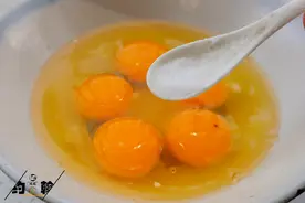 它是蔬菜中的“纤维冠军”，虽然便宜但营养极高，大人小孩可常吃图片